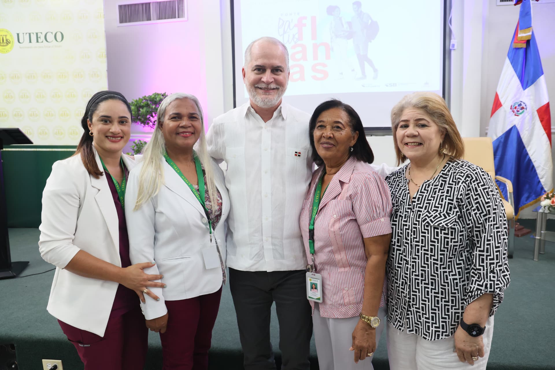 Docentes y participantes de Ponte pa' tus finanzas en Cotuí