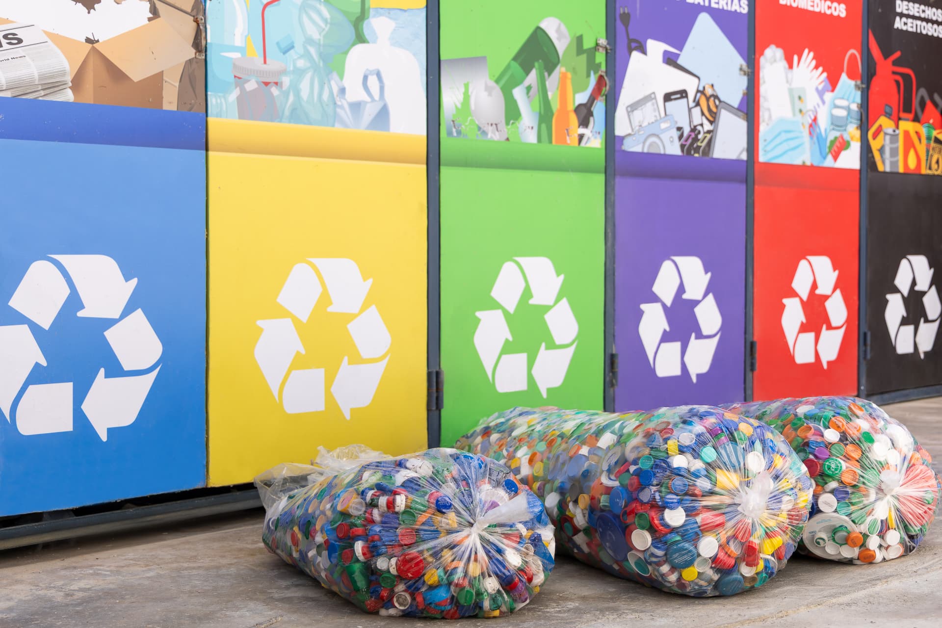 Entrega de tapitas para reciclaje